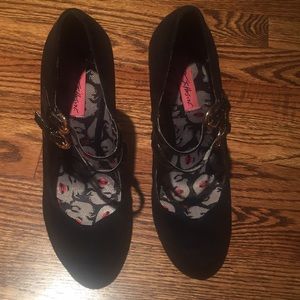 Betsy Johnson Black Suede Heels 8.5